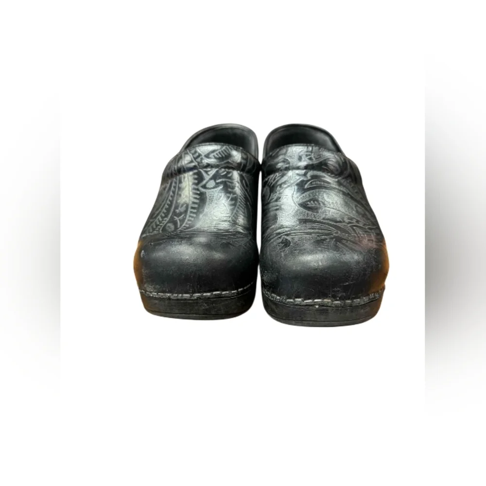 Dansko Clogs Leather Black Foliage Floral Design Size 38 (7.5) EUC - Picture 5 of 8